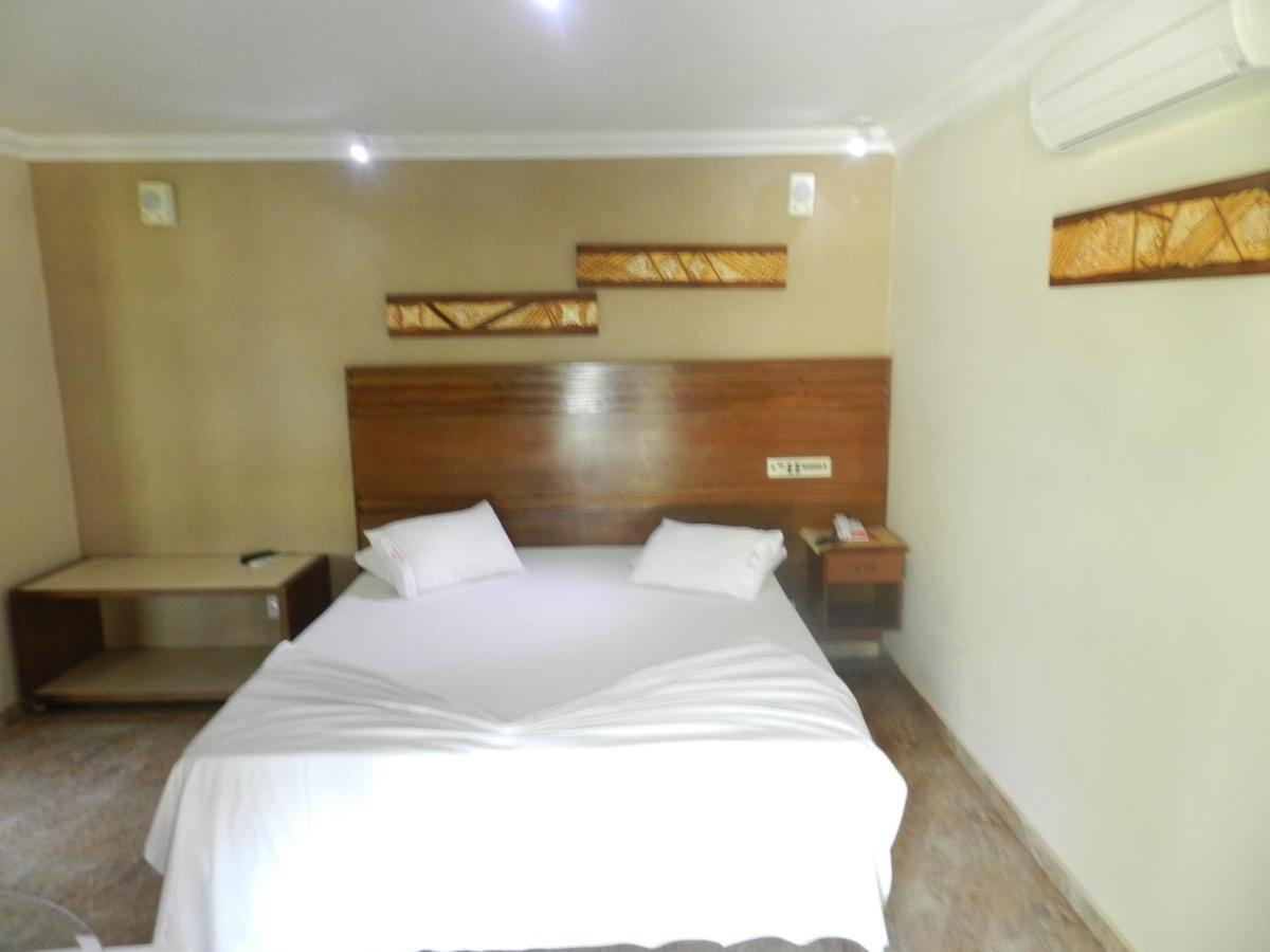 Paradise Inn Hotel Катандува Екстериор снимка